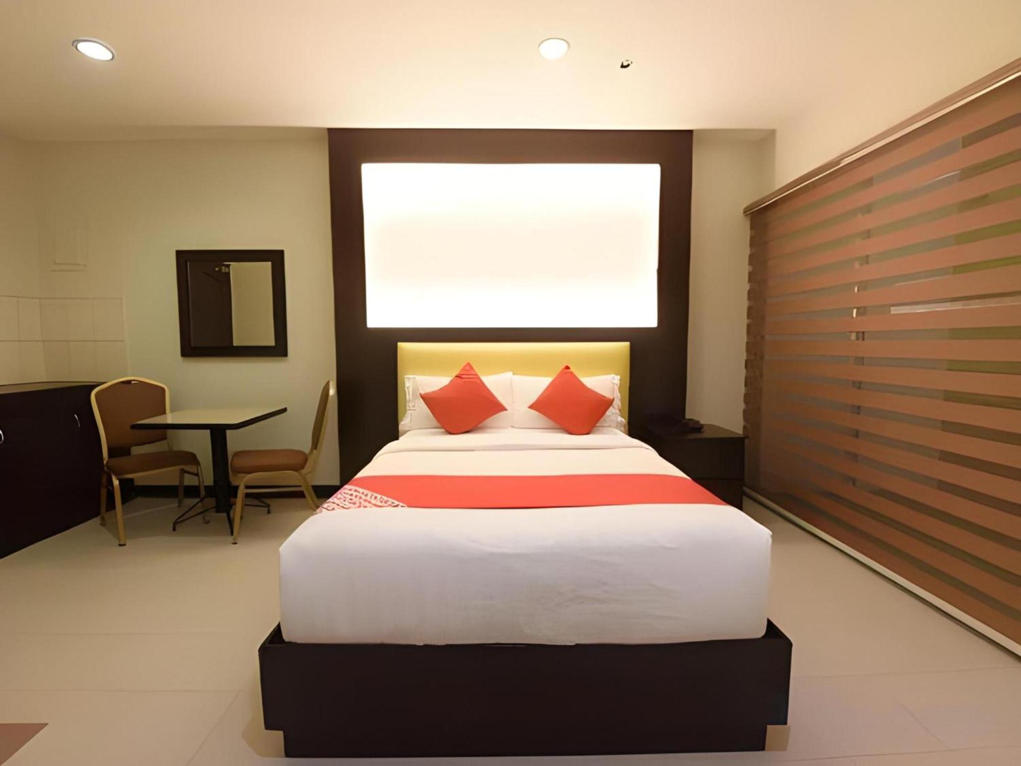 Oyo 115 Northridge Mansions Cidade Quezon Exterior foto